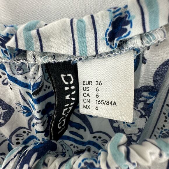 Divided By H&M Cold Shoulder Crop Blouse Size 6 Blue White Bohemian Hippie Y2K - Picture 3 of 3